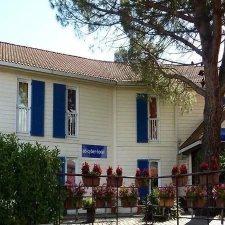 فندق Ad Cyber-hotel