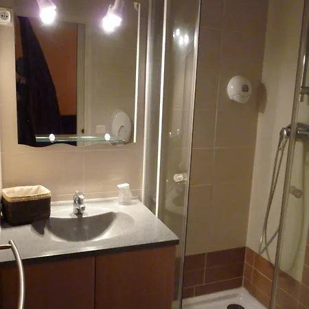 Hotel Ad Cyber-hotel 2*